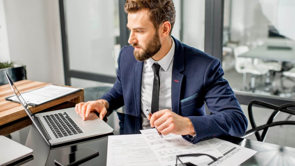 The Financial Advantages of Investing in an Accountant for SMEs